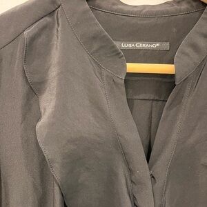 𝅺luisa CERANO
the heartbeat of fashion black bottom up shirt size 6